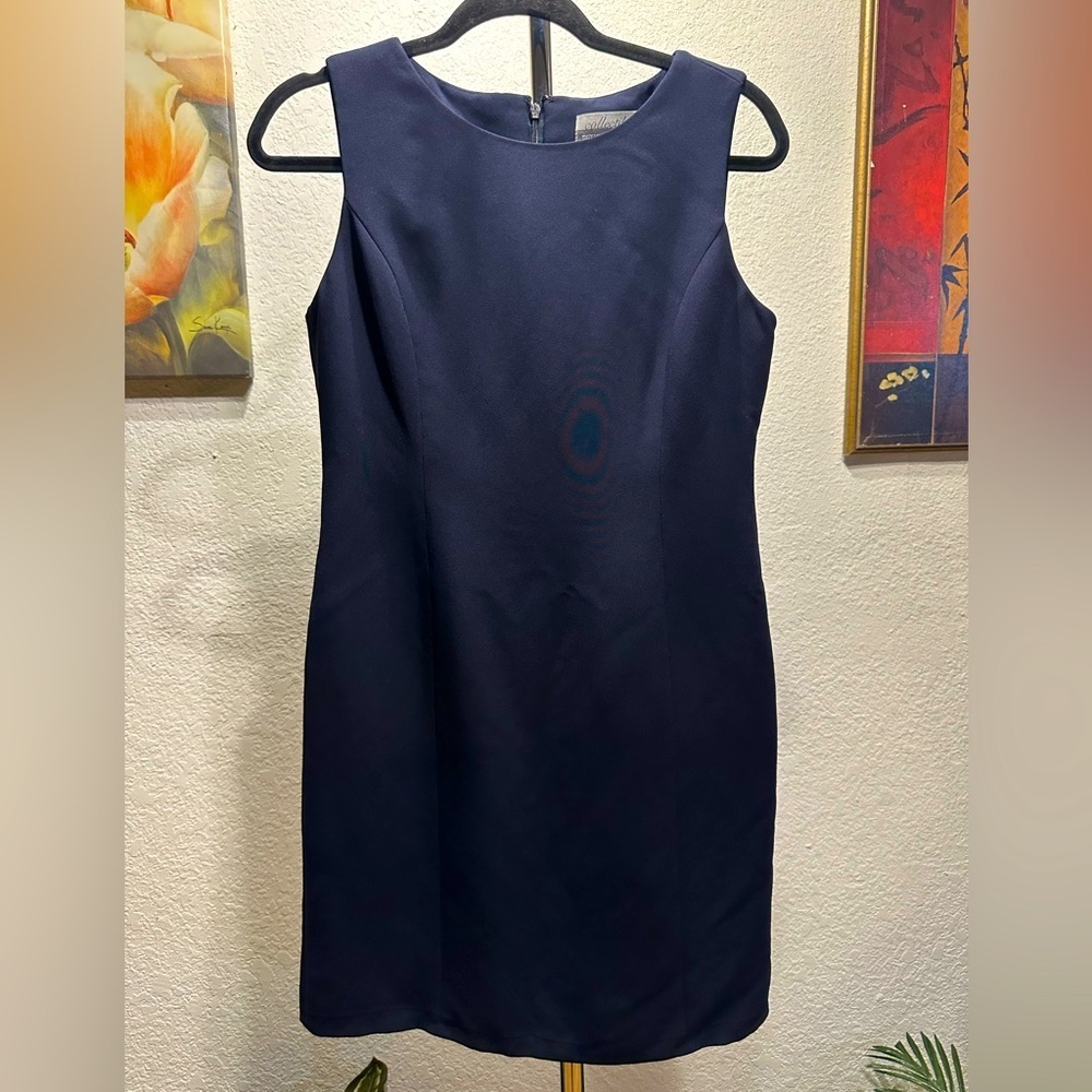 Collectibles petite sophisticate sleeveless navy midi dress size 6